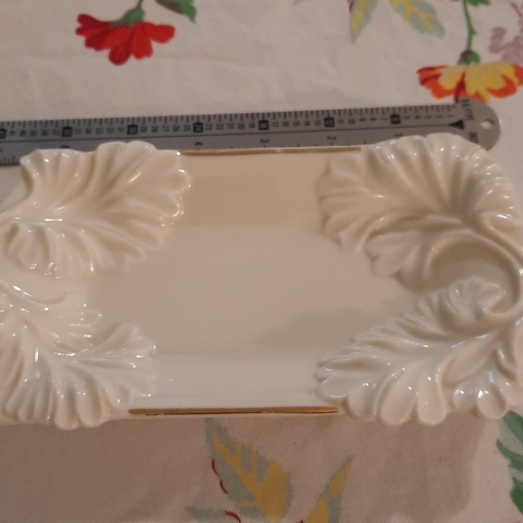 Beautiful Vintage dinnerware piece use for butter dish or Soap dish gold trim - Picture 4 of 8